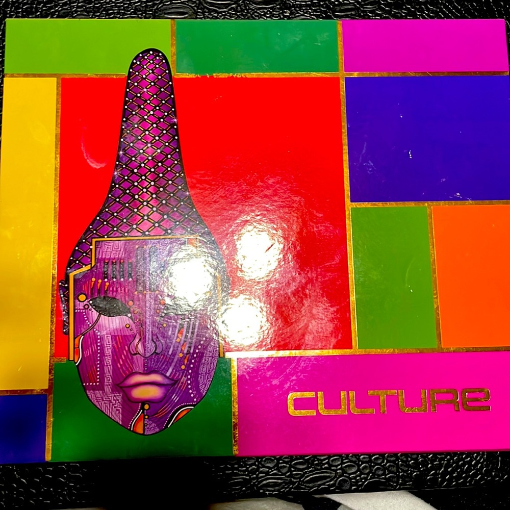 Eye shadow pressed pigment palette